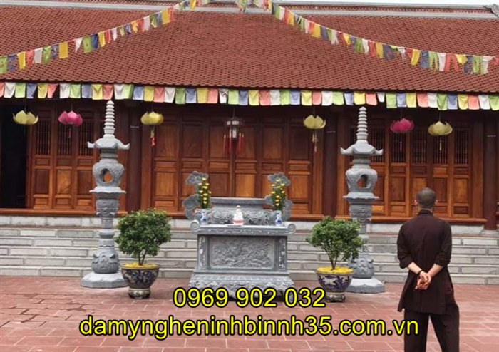 Bàn lễ đá tại Hải Dương