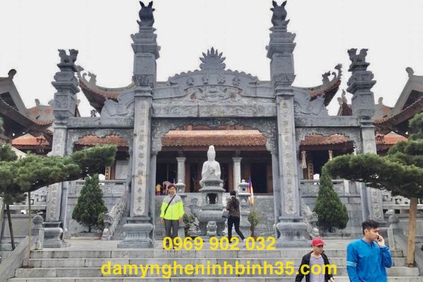 cổng tam quan đá