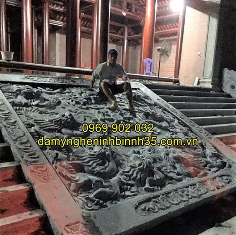 Mẫu chiếu rồng đá