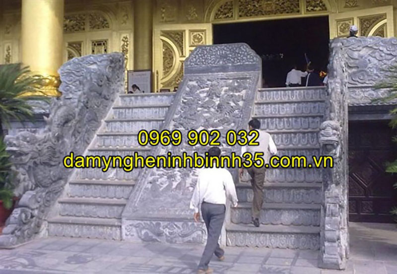 Mẫu chiếu rồng đá