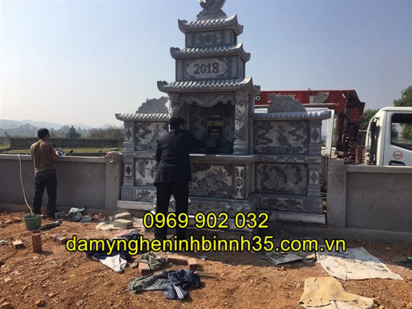 lăng mộ đá xanh rêu