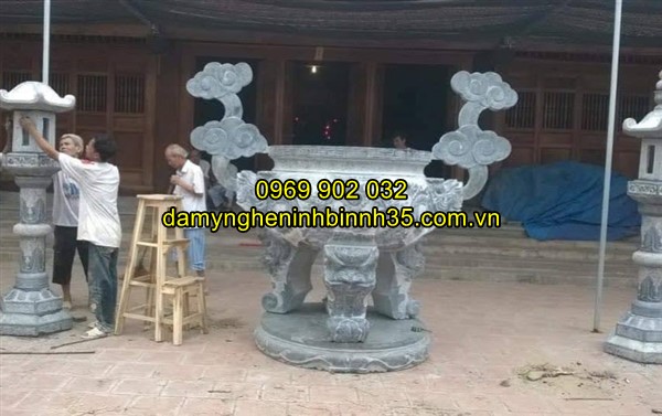 Lư hương đá tại Hải Dương