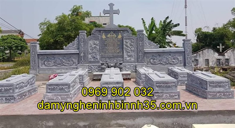 Mộ Công giáo đá xanh