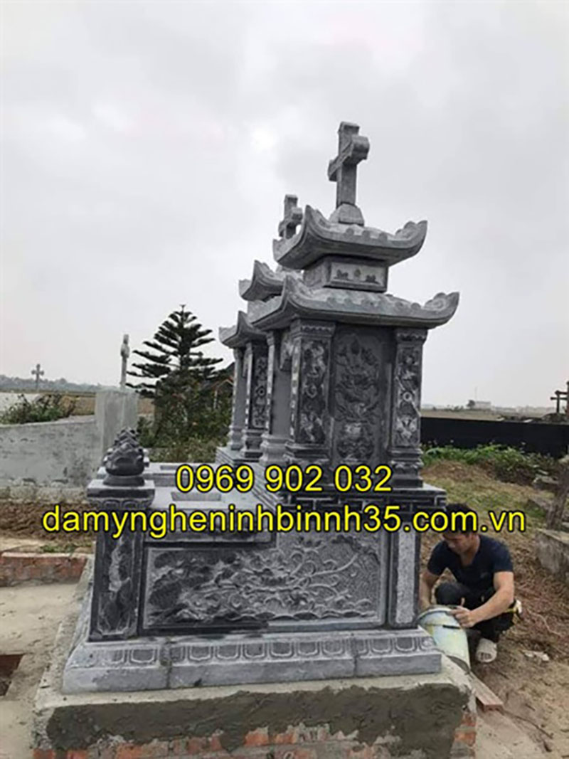 Mẫu mộ đá Công Giáo
