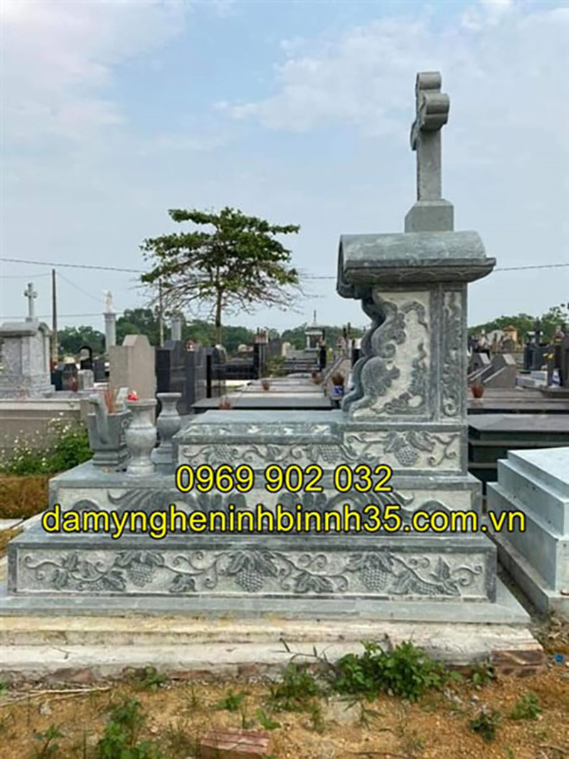 Mẫu mộ đá Công Giáo
