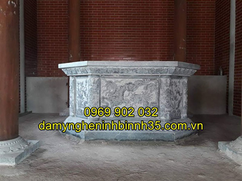Mẫu mộ đá bát giác