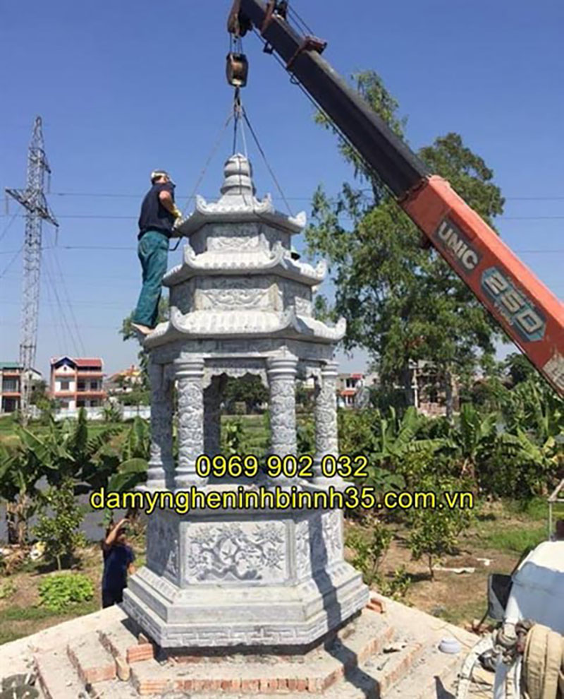 Mẫu mộ đá bát giác