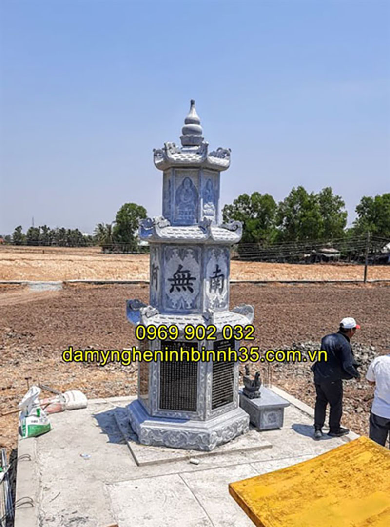 Mẫu mộ đá hình tháp