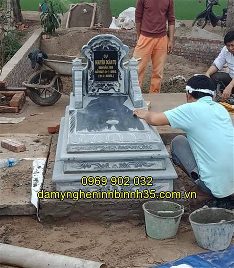 Mẫu mộ đá tam cấp