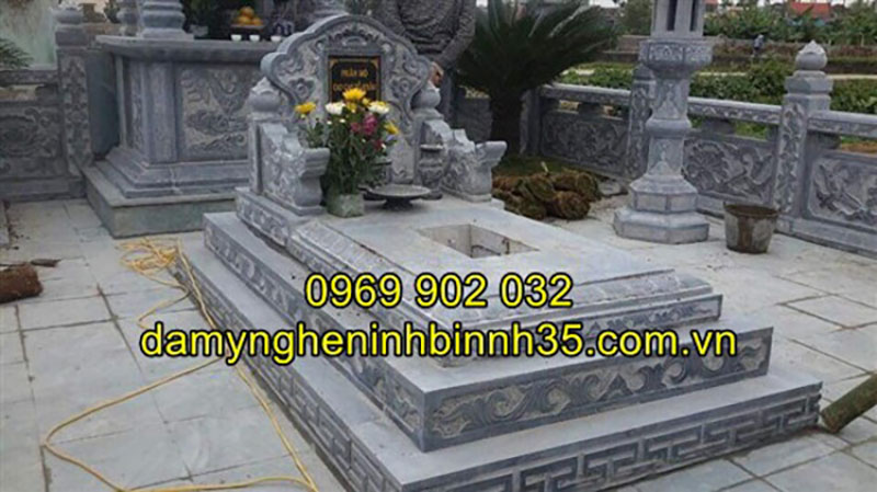 Mẫu mộ đá tam cấp