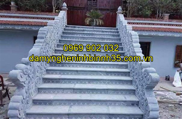 bậc thềm đá đình chùa