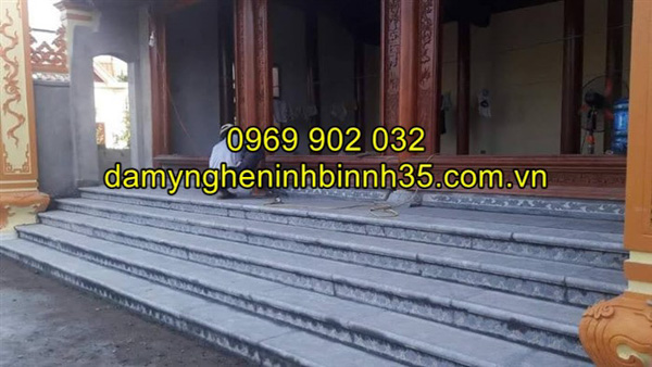 bậc thềm đá đình chùa