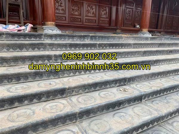 bậc thềm đá đình chùa