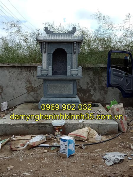 miếu thờ đá