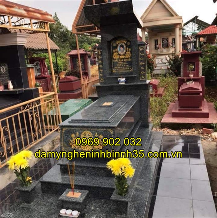Mộ đá hoa cương tại Hải Dương