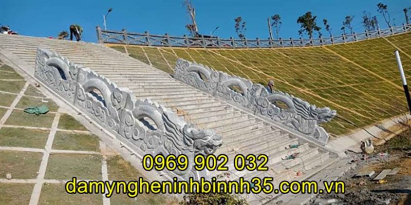 Mẫu rồng đá bậc thềm