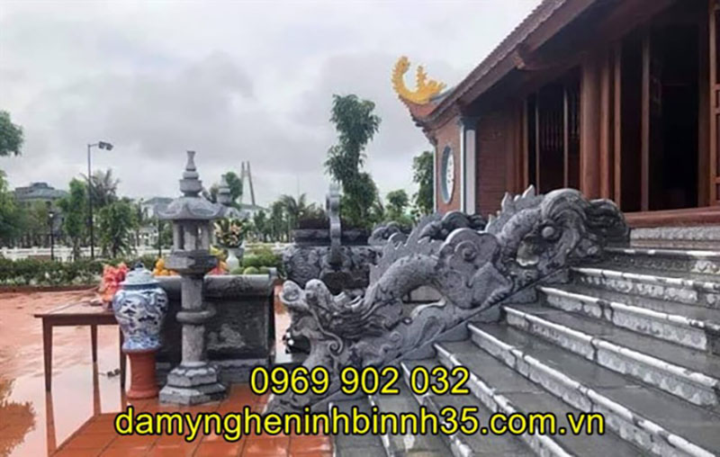 Mẫu rồng đá bậc thềm