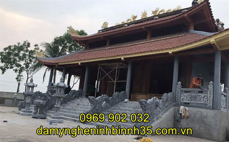 Mẫu rồng đá bậc thềm