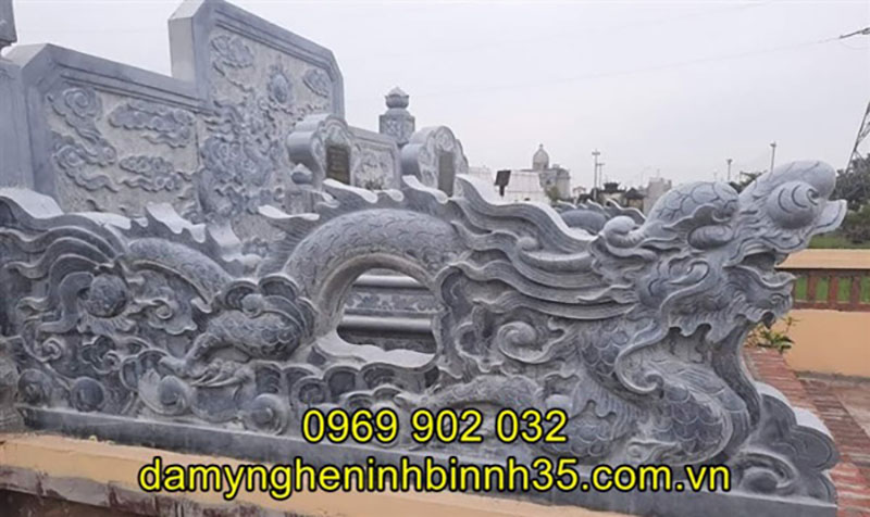Mẫu rồng đá bậc thềm