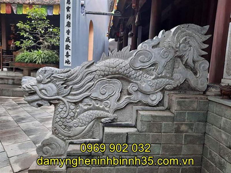 Mẫu rồng đá bậc thềm